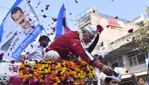 Delhi Deputy CM and AAP party Candidate Manish Sisodia while on an election campaigning roadshow, at Sabzi Mandi Mandawali in East Delhi, India on Thursday, February 6, 2020.(Sonu Mehta/HT PHOTO) Delhi Deputy CM and AAP party Candidate Manish Sisodia while on an election campaigning roadshow, at Sabzi Mandi Mandawali in East Delhi, India on Thursday, February 6, 2020.(Sonu Mehta/HT PHOTO)