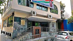 The Delhi Congress office at DDU Marg, New Delhi, wears a deserted look after the results of the Assembly elections were announced on Tuesday.(Photo: Sushil Kumar/HT PHOTO) The Delhi Congress office at DDU Marg, New Delhi, wears a deserted look after the results of the Assembly elections were announced on Tuesday.(Photo: Sushil Kumar/HT PHOTO)
