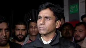 AAP MLA Naresh Yadav speaks to reporters after attack on his convoy on Tuesday night.(ANI Photo) AAP MLA Naresh Yadav speaks to reporters after attack on his convoy on Tuesday night.(ANI Photo)