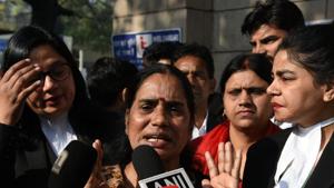 Asha Devi after the hearing of Nirbhaya case at Patiala House court in New Delhi on Wednesday.(Arvind Yadav/HT Photo) Asha Devi after the hearing of Nirbhaya case at Patiala House court in New Delhi on Wednesday.(Arvind Yadav/HT Photo)