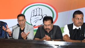 Congress leaders Subhash Chopra, PC CHacko and Kirti Azad address a press conference after the party failed to win a single seat in the Delhi Assembly election.(Sushil Kumar/HT Photo) Congress leaders Subhash Chopra, PC CHacko and Kirti Azad address a press conference after the party failed to win a single seat in the Delhi Assembly election.(Sushil Kumar/HT Photo)
