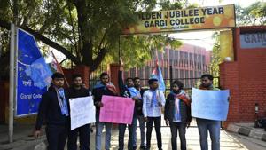 National Students' Union of India (NSUI) members protest outside Delhi University’s Gargi College, at Siri Fort Road in New Delhi, Monday, February 10, 2020.(Biplov Bhuyan/HT PHOTO)
