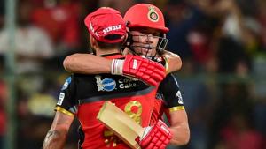 Royal Challengers Bangalore (RCB) Virat Kohli being greeted by team mate AB De Villiers.(PTI) Royal Challengers Bangalore (RCB) Virat Kohli being greeted by team mate AB De Villiers.(PTI)