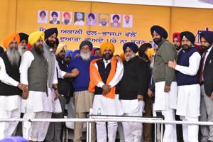 Shiromani Akali Dal patriarch and former chief minister Prakash Singh Badal and SAD president Sukhbir Singh Badal offering a(Sameer Sehgal/HT) Shiromani Akali Dal patriarch and former chief minister Prakash Singh Badal and SAD president Sukhbir Singh Badal offering a(Sameer Sehgal/HT)