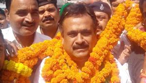 Rashtriya Janata Dal leader Tej Pratap Yadav's father-in-law Chandrika Rai during election campaign, from Saran Lok Sabha constituency in Chapra, Bihar India on Monday April.1,2019.(HT File Photo) Rashtriya Janata Dal leader Tej Pratap Yadav's father-in-law Chandrika Rai during election campaign, from Saran Lok Sabha constituency in Chapra, Bihar India on Monday April.1,2019.(HT File Photo)