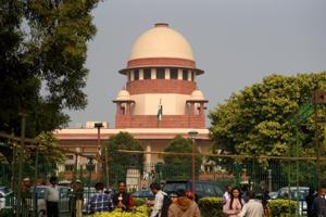 The Supreme Court asked telecom companies to explain why contempt proceedings should not be initiated against them.(Amal KS/HT PHOTO) The Supreme Court asked telecom companies to explain why contempt proceedings should not be initiated against them.(Amal KS/HT PHOTO)