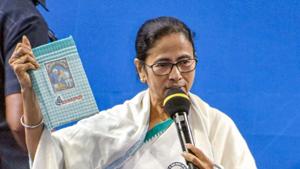 West Bengal Chief Minister Mamata Banerjee speaks during a meeting at Bankura district on February 12.(PTI Photo) West Bengal Chief Minister Mamata Banerjee speaks during a meeting at Bankura district on February 12.(PTI Photo)