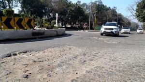 The road between Panjab University and Post Graduate Institute of Medical Education and Research, which falls in the mayor’s ward, is full of craters.(Sanjeev Sharma/HT) The road between Panjab University and Post Graduate Institute of Medical Education and Research, which falls in the mayor’s ward, is full of craters.(Sanjeev Sharma/HT)