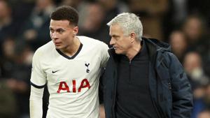Tottenham's manager Jose Mourinho talks with Dele Alli.(AP) Tottenham's manager Jose Mourinho talks with Dele Alli.(AP)