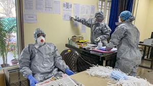 Aviation regulator DGCA asked airports and airlines on Friday that in order to prevent the spread of novel coronavirus infection, passengers arriving in flights from Japan and South Korea must be screened once they step out of the aerobridge.(PTI) Aviation regulator DGCA asked airports and airlines on Friday that in order to prevent the spread of novel coronavirus infection, passengers arriving in flights from Japan and South Korea must be screened once they step out of the aerobridge.(PTI)