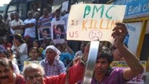 PMC Bank account holders protest in Mumbai. EOW has filed a supplementary charge sheet in the case throwing more light on the role of Bank’s auditors, board of directors and HDIL promoters.(Pratik Chorge/HT Photo) PMC Bank account holders protest in Mumbai. EOW has filed a supplementary charge sheet in the case throwing more light on the role of Bank’s auditors, board of directors and HDIL promoters.(Pratik Chorge/HT Photo)