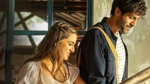 Sara Ali Khan and Kartik Aaryan in a still from Love Aaj Kal. Sara Ali Khan and Kartik Aaryan in a still from Love Aaj Kal.