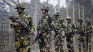 Jammu: Border Security Force (BSF) patrol near the international border at Hiranagar sector in Jammu(PTI) Jammu: Border Security Force (BSF) patrol near the international border at Hiranagar sector in Jammu(PTI)