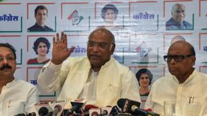 AICC GS and Incharge Maharashtra Mallikarjun Kharge during press conference at Mumbai congress office, Rajiv Gandhi Bhavan in Mumbai. He was critical of bhima Koregaon case’s handover to the NIA.(Pratik Chorge/HT Photo) AICC GS and Incharge Maharashtra Mallikarjun Kharge during press conference at Mumbai congress office, Rajiv Gandhi Bhavan in Mumbai. He was critical of bhima Koregaon case’s handover to the NIA.(Pratik Chorge/HT Photo)