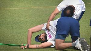 Indian bowlers Ishant Sharma stretches during a training session.(PTI) Indian bowlers Ishant Sharma stretches during a training session.(PTI)