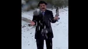 The weatherman came under snowball attack while reporting on the wintry weather in eastern Kurdistan in Iraq.(Twitter) The weatherman came under snowball attack while reporting on the wintry weather in eastern Kurdistan in Iraq.(Twitter)