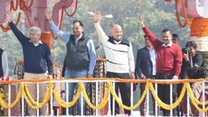 Arvind Kejriwal with AAP leaders after taking oath at Delhi’s Ramlila Maidan.(Arvind Yadav/HT Photo) Arvind Kejriwal with AAP leaders after taking oath at Delhi’s Ramlila Maidan.(Arvind Yadav/HT Photo)