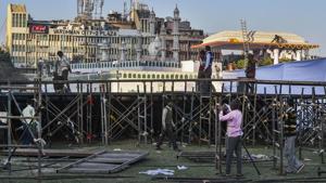 Preparation underway at Ramlila Maidan ahead of the oath-taking ceremony of Aam Aadmi Party (AAP)'s government in New Delhi.(PTI Photo) Preparation underway at Ramlila Maidan ahead of the oath-taking ceremony of Aam Aadmi Party (AAP)'s government in New Delhi.(PTI Photo)