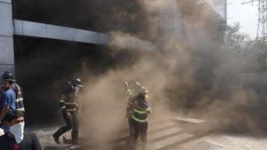 A massive fire broke out in a cluster of shanties in the Rajabazar area in central Kolkata on Sunday(HT Photo) A massive fire broke out in a cluster of shanties in the Rajabazar area in central Kolkata on Sunday(HT Photo)