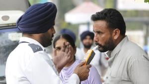 The threat of coronavirus has forced DehradunmPOlice to stoop using alcometers to check drunken driving.(Representative image/HT Photo) The threat of coronavirus has forced DehradunmPOlice to stoop using alcometers to check drunken driving.(Representative image/HT Photo)