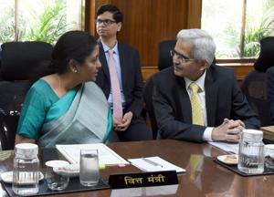 Union Finance Minister Nirmala Sitharaman speaks to the Governor of the Reserve Bank of India (RBI) Shaktikanta Das during the RBI Central Board of Directors' customary post-budget meeting, at Sansad Marg, in New Delhi.(Sonu Mehta/HT PHOTO) Union Finance Minister Nirmala Sitharaman speaks to the Governor of the Reserve Bank of India (RBI) Shaktikanta Das during the RBI Central Board of Directors' customary post-budget meeting, at Sansad Marg, in New Delhi.(Sonu Mehta/HT PHOTO)
