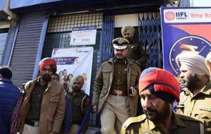 Ludhiana police commissioner Rakesh Agrawal said on Tuesday that the firm, Infoline Finance Limited (IIFL), had not employed any armed guard and its security alarm system was not up to the mark. All branches of the firm in town have been closed till they comply with the security requirements.(HT file photo) Ludhiana police commissioner Rakesh Agrawal said on Tuesday that the firm, Infoline Finance Limited (IIFL), had not employed any armed guard and its security alarm system was not up to the mark. All branches of the firm in town have been closed till they comply with the security requirements.(HT file photo)