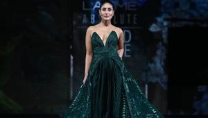 Actress Kareena Kapoor Khan walked the ramp for designer Amit Aggarwal at Lakme Fashion Week SR 2020.(Lakme Fashion Week/Instagram) Actress Kareena Kapoor Khan walked the ramp for designer Amit Aggarwal at Lakme Fashion Week SR 2020.(Lakme Fashion Week/Instagram)