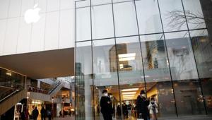 People wearing face masks walk in front of an Apple store at a shopping mall, as the country is hit by an outbreak of the new coronavirus, in Beijing, China.(REUTERS) People wearing face masks walk in front of an Apple store at a shopping mall, as the country is hit by an outbreak of the new coronavirus, in Beijing, China.(REUTERS)
