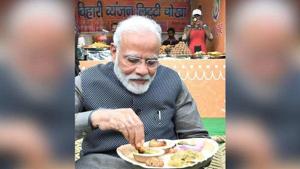 A political war of words erupted in Bihar over PM eating the Bihari cuisine, ‘Litti Chokha’ at Hunar Haat in Delhi.((Narendra Modi / Twitter )) A political war of words erupted in Bihar over PM eating the Bihari cuisine, ‘Litti Chokha’ at Hunar Haat in Delhi.((Narendra Modi / Twitter ))