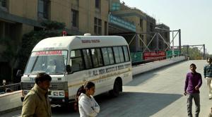 Only 15% were brought in government ambulances, while 10% were rushed to the hospital in private ambulances and 20% by the Delhi Police.(HT Archive) Only 15% were brought in government ambulances, while 10% were rushed to the hospital in private ambulances and 20% by the Delhi Police.(HT Archive)