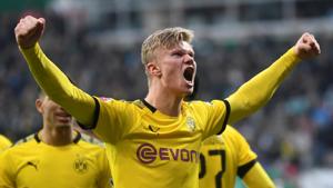 Borussia Dortmund's Erling Braut Haaland celebrates scoring their second goal.(REUTERS) Borussia Dortmund's Erling Braut Haaland celebrates scoring their second goal.(REUTERS)