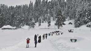 Tourists is the ski resort of Gulmarg.(HT File Photo) Tourists is the ski resort of Gulmarg.(HT File Photo)