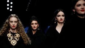 Models present creations from the Dolce & Gabbana Autumn/Winter 2020 collection during Milan Fashion Week in Milan, Italy February 23, 2020.(REUTERS) Models present creations from the Dolce & Gabbana Autumn/Winter 2020 collection during Milan Fashion Week in Milan, Italy February 23, 2020.(REUTERS)
