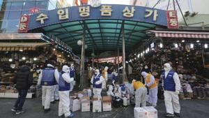 The number of cases in South Korea has soared past 800 in the past few days -- the highest figure outside China -- leaving eight dead.(AP) The number of cases in South Korea has soared past 800 in the past few days -- the highest figure outside China -- leaving eight dead.(AP)