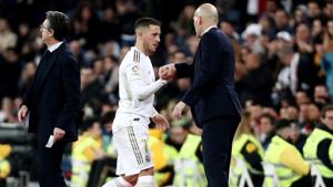Real Madrid coach Zinedine Zidane with Eden Hazard as he is substituted.(REUTERS) Real Madrid coach Zinedine Zidane with Eden Hazard as he is substituted.(REUTERS)
