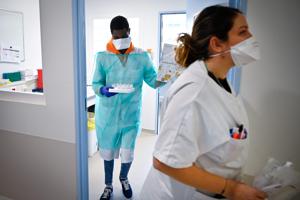 Two frontline Chinese nurses working in covid-19 outbreak epicentre Wuhan has appealed for international medical help(AFP) Two frontline Chinese nurses working in covid-19 outbreak epicentre Wuhan has appealed for international medical help(AFP)