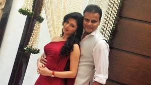 Bhagyashree and Himalay Dasani got married in 1990, not long after her debut film Maine Pyaar Kiya. Bhagyashree and Himalay Dasani got married in 1990, not long after her debut film Maine Pyaar Kiya.