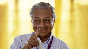 Mahathir Mohamad said on Wednesday that he had quit to show he wasn’t power crazy and because he doesn’t want to work with the former corrupt regime that he had ousted in 2018 polls(AP File Photo) Mahathir Mohamad said on Wednesday that he had quit to show he wasn’t power crazy and because he doesn’t want to work with the former corrupt regime that he had ousted in 2018 polls(AP File Photo)