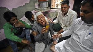 A relative of a deceased person breaks down as he waits for the body, who was killed during communal violence in northeast Delhi area over the amended citizenship law, outside GTB hospital mortuary, in New Delhi.(Biplov Bhuyan/HT PHOTO) A relative of a deceased person breaks down as he waits for the body, who was killed during communal violence in northeast Delhi area over the amended citizenship law, outside GTB hospital mortuary, in New Delhi.(Biplov Bhuyan/HT PHOTO)