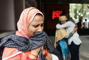 Azra Khatun breaks down as she waits to receive the body of her newphew Ashfaq Hussain (22) who was killed who was killed during communal violence in northeast Delhi area outside GTB hospital mortuary on February 27, 2020.(Biplov Bhuyan/HT PHOTO) Azra Khatun breaks down as she waits to receive the body of her newphew Ashfaq Hussain (22) who was killed who was killed during communal violence in northeast Delhi area outside GTB hospital mortuary on February 27, 2020.(Biplov Bhuyan/HT PHOTO)