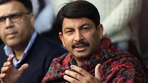 BJP’s Delhi unit chief Manoj Tiwari on Friday sought to corner the Aam Aadmi Party over the alleged role of the ruling party’s councillor from Nehru Vihar, Mohammad Tahir Hussain, in the death of Intelligence Bureau officer Ankit Sharma.(ANI Photo) BJP’s Delhi unit chief Manoj Tiwari on Friday sought to corner the Aam Aadmi Party over the alleged role of the ruling party’s councillor from Nehru Vihar, Mohammad Tahir Hussain, in the death of Intelligence Bureau officer Ankit Sharma.(ANI Photo)