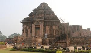 The 800-year-old Sun Temple in Konark built by Ganga dynasty king Langula Narasingha Dev to worship the Sun God has already lost its main temple and Natya Mandap and only the Jagamohan (porch) remains.(HT PHOTO.) The 800-year-old Sun Temple in Konark built by Ganga dynasty king Langula Narasingha Dev to worship the Sun God has already lost its main temple and Natya Mandap and only the Jagamohan (porch) remains.(HT PHOTO.)