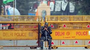 A security personnel at Shaheen Bagh, in New Delhi.(ANI photo)