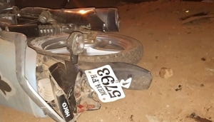 One of the motorcycles crushed in the accident Khandala Ghat on old Mumbai-Pune highway late Sunday night.(ANI) One of the motorcycles crushed in the accident Khandala Ghat on old Mumbai-Pune highway late Sunday night.(ANI)