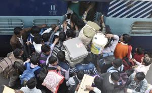 In India, in-migration of any kind is not always looked at favourably by many state governments, and political parties find it a handy tool to foment tension between locals and migrants(Hindustan Times) In India, in-migration of any kind is not always looked at favourably by many state governments, and political parties find it a handy tool to foment tension between locals and migrants(Hindustan Times)