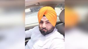 For this video, Lovejit has teamed up with filmmaker Pooraj Kapoor, who has several prestigious projects already under his belt. For this video, Lovejit has teamed up with filmmaker Pooraj Kapoor, who has several prestigious projects already under his belt.