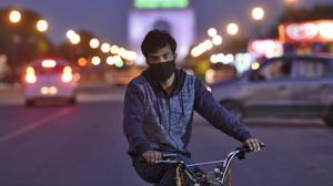 New Delhi recorded a minimum of 14.4 degrees Celsius and a maximum of 29.2 degrees Celsius, two degrees more than normal, an IMD official said.(Burhaan Kinu/HT PHOTO) New Delhi recorded a minimum of 14.4 degrees Celsius and a maximum of 29.2 degrees Celsius, two degrees more than normal, an IMD official said.(Burhaan Kinu/HT PHOTO)