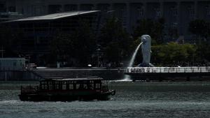 An almost empty tourist bumboat passes a largely empty Merlion Park as tourism takes decline due to the coronavirus outbreak in Singapore.(REUTERS) An almost empty tourist bumboat passes a largely empty Merlion Park as tourism takes decline due to the coronavirus outbreak in Singapore.(REUTERS)