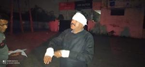 Sub-inspector Balvir Singh sustained injuries on his head and hands after being attacked with a sharp weapon.(HT PHOTO) Sub-inspector Balvir Singh sustained injuries on his head and hands after being attacked with a sharp weapon.(HT PHOTO)