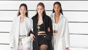 Gigi Hadid who walked hand in hand with other models gave us major squad goals. Gigi Hadid who walked hand in hand with other models gave us major squad goals.